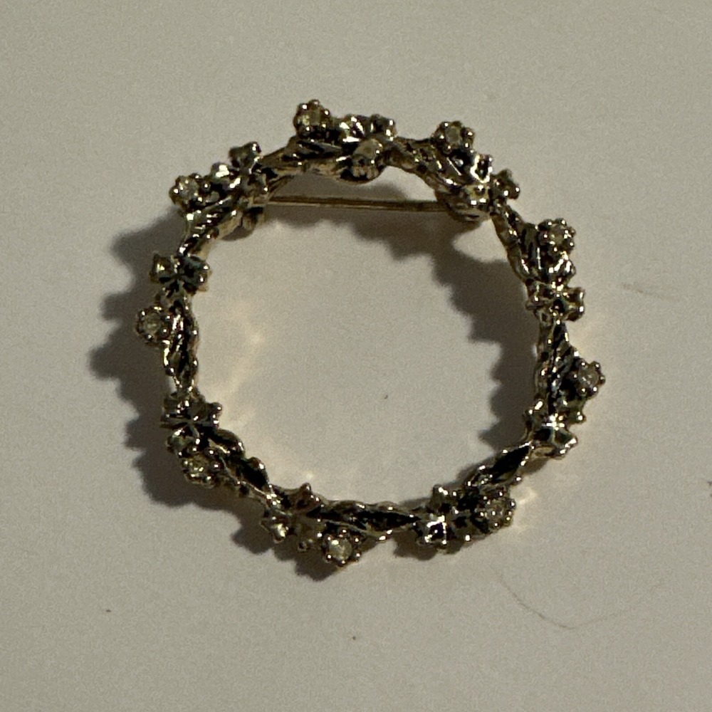 Gold Tone Circular Wreath Brooch Pin w/ Clear Rhinestone Vintage